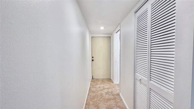 2941 SW 87th Ave in Davie, FL - Building Photo - Building Photo