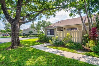 3588 NW 111th Ave in Sunrise, FL - Building Photo - Building Photo
