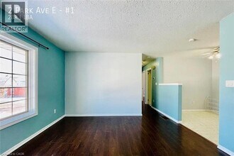 2 Park Ave in Brantford, ON - Building Photo - Building Photo