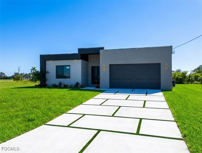 4114 NW 38th St in Cape Coral, FL - Building Photo - Building Photo