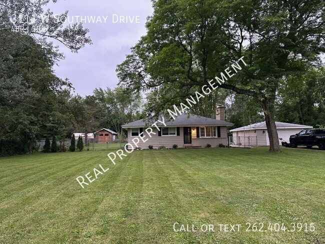 3111 W Southway Dr in Franklin, WI - Building Photo - Building Photo