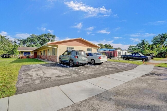 771 NW 42nd St in Fort Lauderdale, FL - Foto de edificio - Building Photo