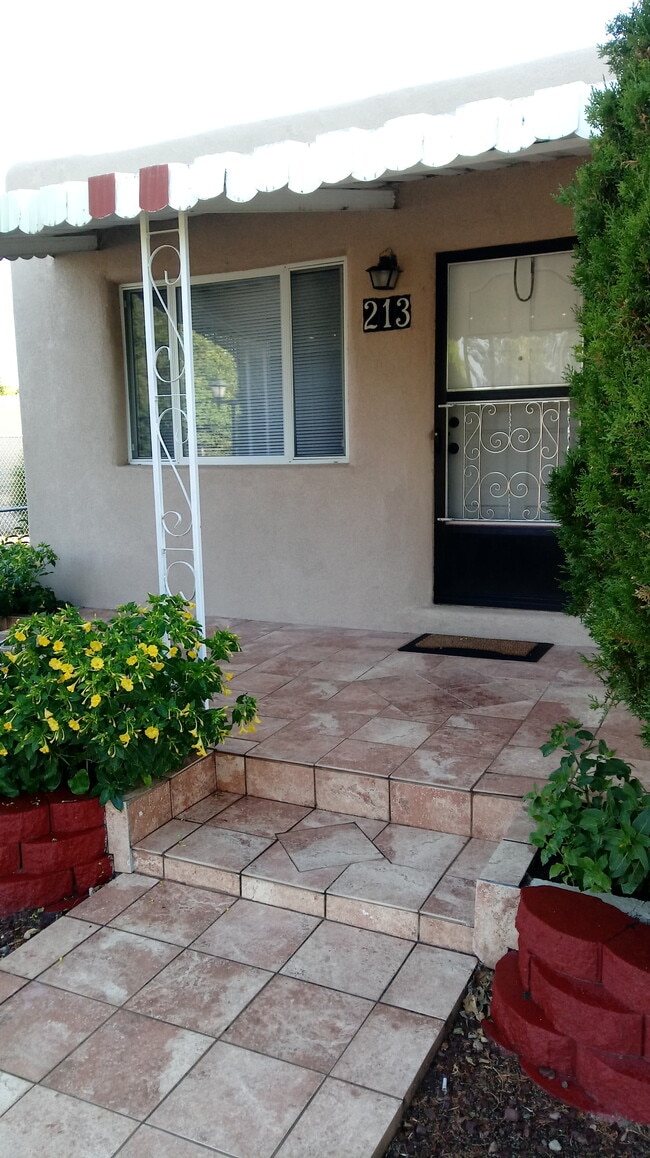 213 Alameda Rd NW in Albuquerque, NM - Building Photo - Building Photo