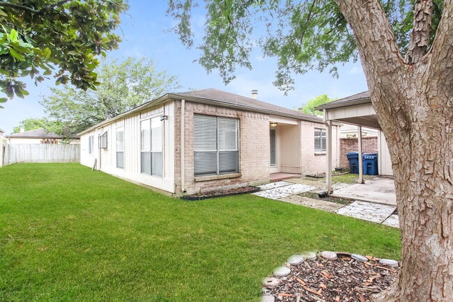 7406 San Simeon Dr in Houston, TX - Building Photo - Building Photo