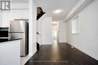 3957 Koenig Rd in Burlington, ON - Building Photo - Building Photo