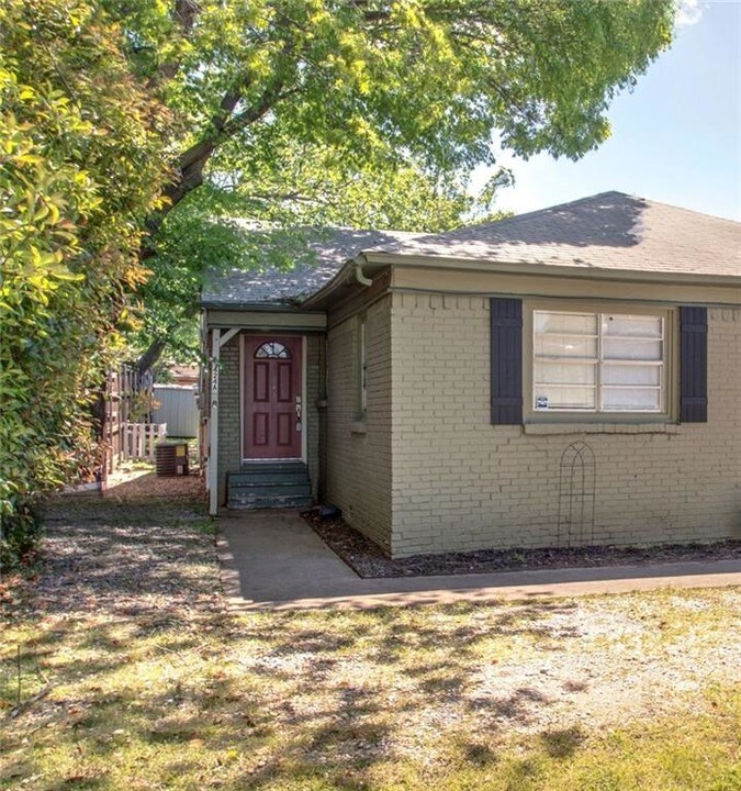 424 E Worth St-Unit -A in Grapevine, TX - Building Photo