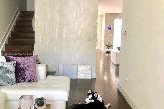 11412 NW 74th Terrace in Medley, FL - Foto de edificio - Building Photo