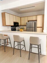 1256 Stanhope Ln in Hayward, CA - Foto de edificio - Building Photo