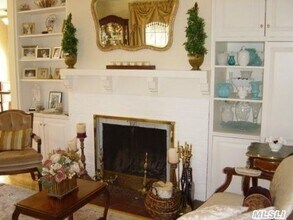 32 Windsor Rd in Great Neck, NY - Building Photo - Building Photo