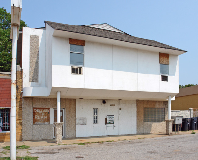 3925 NW 10th St in Oklahoma City, OK - Building Photo - Building Photo