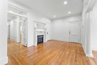 134 Pleasant St, Unit C in Brookline, MA - Building Photo - Building Photo