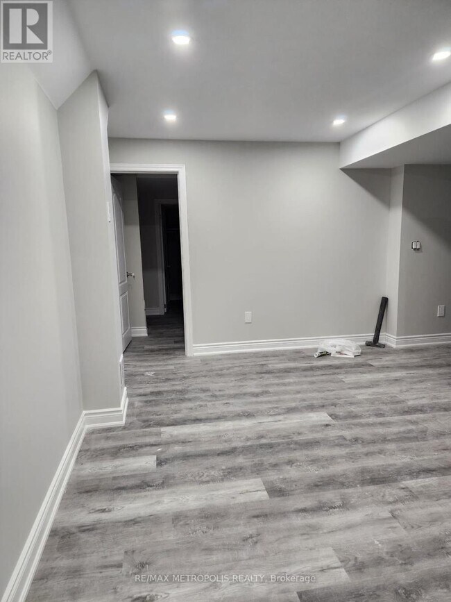 261 Clockwork Dr in Brampton, ON - Building Photo - Building Photo