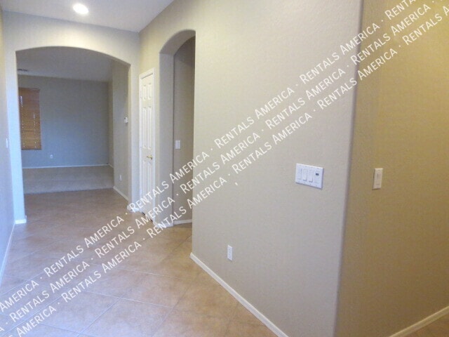 103 W Hawk Way in Chandler, AZ - Foto de edificio - Building Photo