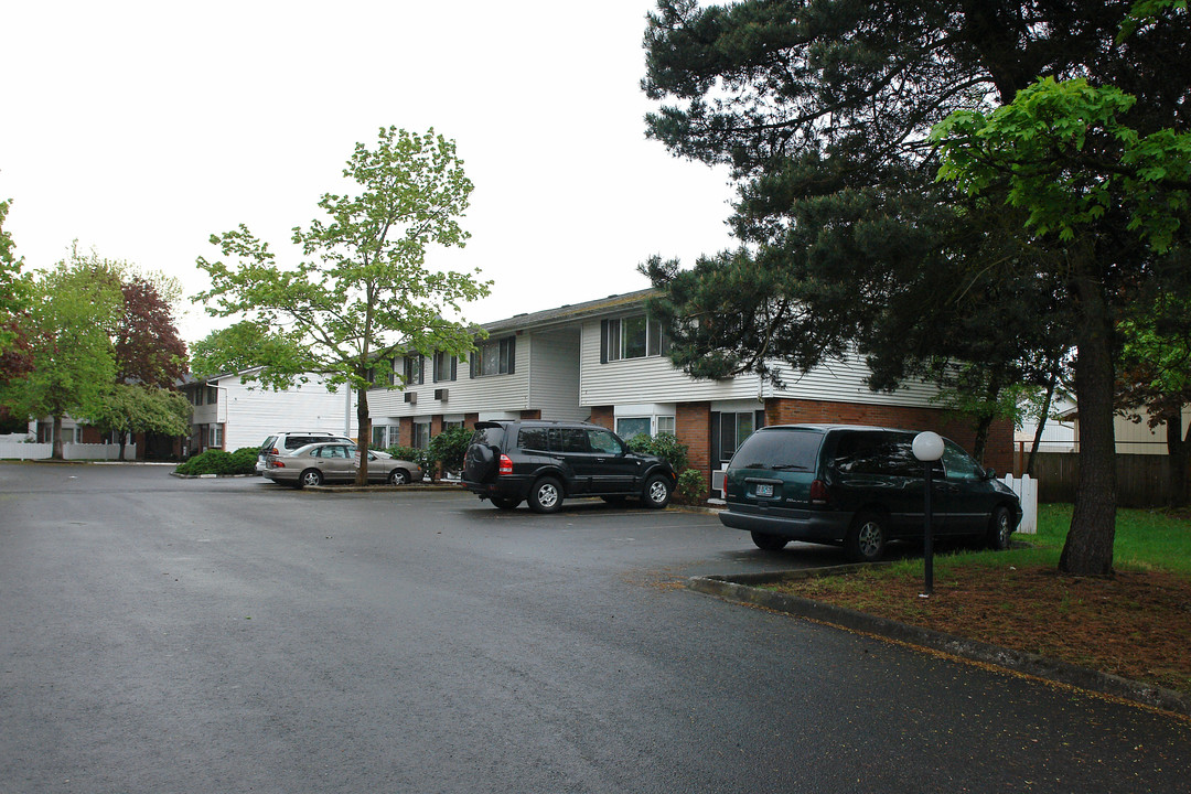 Heritage Green in Portland, OR - Building Photo