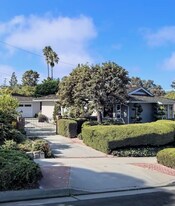 6044 Mossbank Dr in Rancho Palos Verdes, CA - Building Photo