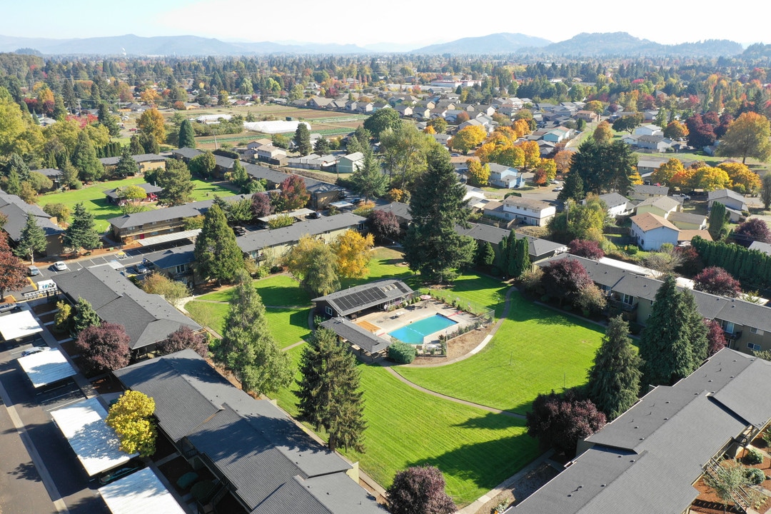 Pacific Village in Springfield, OR - Building Photo