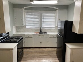2338 Oak St-Unit -4 in Jacksonville, FL - Building Photo - Building Photo
