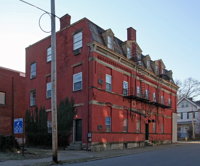 2000 Mills Ave in Cincinnati, OH - Building Photo - Building Photo