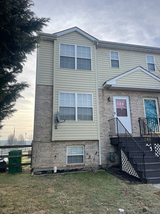 288 Vincent Cir in Middletown, DE - Building Photo