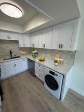 17422 Keelson Ln in Huntington Beach, CA - Building Photo - Building Photo
