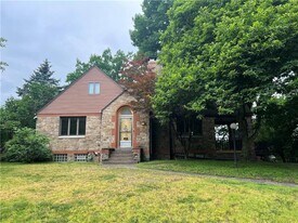 127 Westland Dr in Pittsburgh, PA - Building Photo