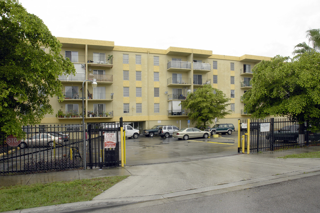 Todel Apartments in Hialeah, FL - Building Photo