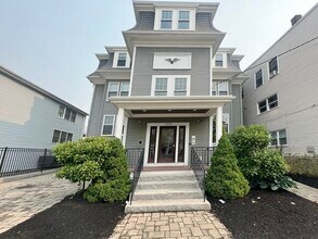 214 E Eagle St in Boston, MA - Building Photo - Building Photo