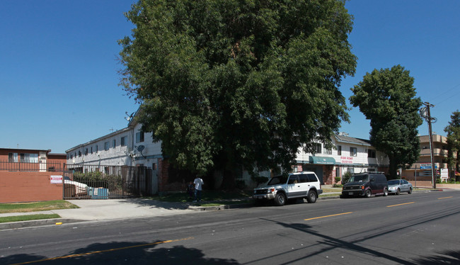 Ventura Canyon Apartments in Panorama City, CA - Building Photo - Building Photo