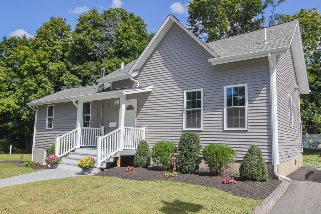 11 Station St in Sharon, MA - Foto de edificio