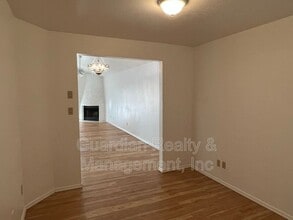 15020 N 40th St in Phoenix, AZ - Building Photo - Building Photo