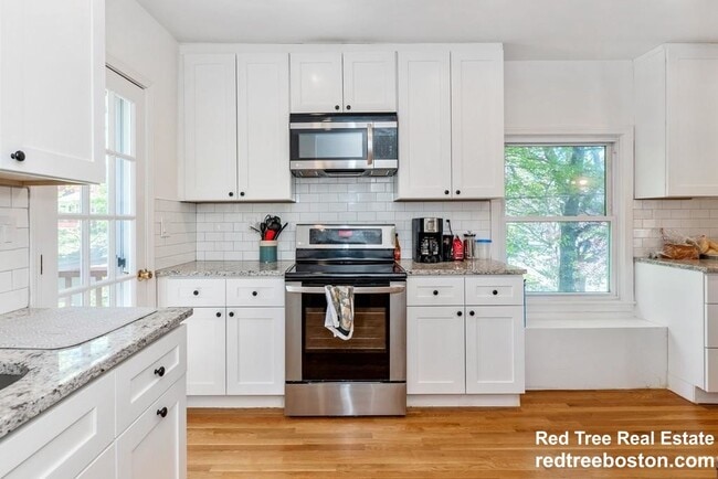 21 Kinross Rd, Unit #3 in Boston, MA - Building Photo - Building Photo