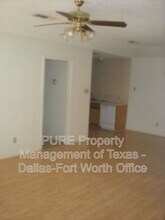 7525 Windhaven Rd in North Richland Hills, TX - Foto de edificio - Building Photo