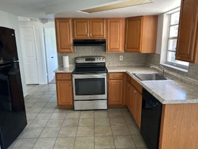 9820 Rainbow Ln in Port Richey, FL - Building Photo - Building Photo