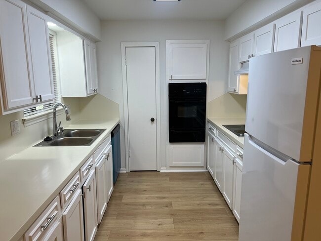 property at 3314 Kentwood Dr