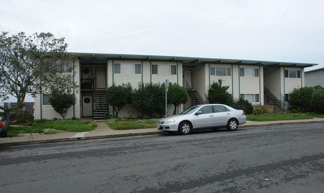 330 Esplanade Ave in Pacifica, CA - Building Photo - Building Photo