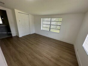 3701 SW 40th St in West Park, FL - Building Photo - Building Photo