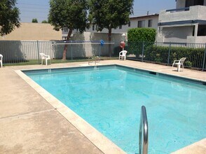 19531 E Cienega Ave in Covina, CA - Foto de edificio - Building Photo