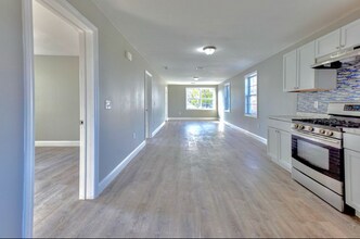 127 Pumgansett St in Providence, RI - Building Photo - Building Photo