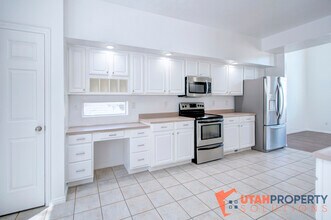 486 E Elizabeth Day Cv in Draper, UT - Building Photo - Building Photo