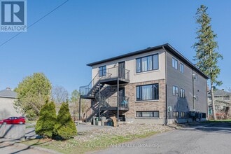 1100 Hollington St in Ottawa, ON - Building Photo - Building Photo