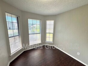 13322 Fall Manor Dr in Dallas, TX - Building Photo - Building Photo
