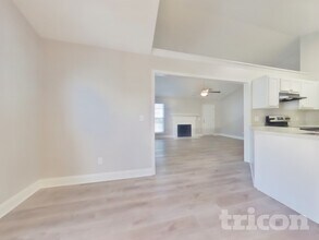 1003 Cambridge Oaks Dr in Columbia, SC - Building Photo - Building Photo