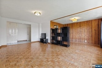 2352 Linwood Ave in Fort Lee, NJ - Building Photo - Building Photo
