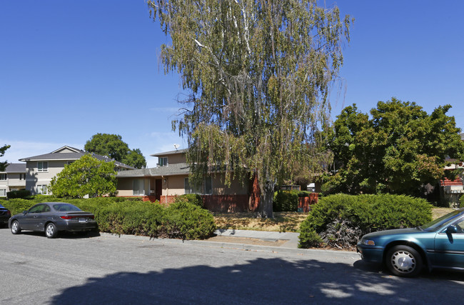 1245 Parkington Ave in Sunnyvale, CA - Foto de edificio - Building Photo