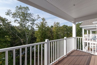 Highland Hills in Cumberland, RI - Foto de edificio - Interior Photo