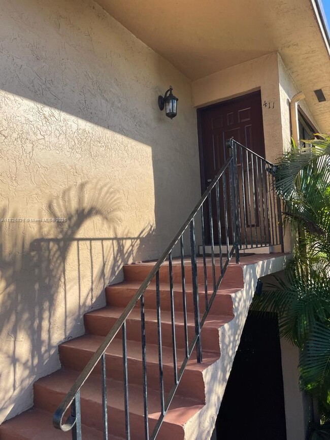 6862 NW 173rd Dr in Hialeah, FL - Building Photo - Building Photo