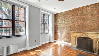 329 E 58th St in New York, NY - Building Photo
