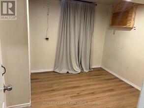 31 Bernick Dr in Barrie, ON - Building Photo - Building Photo