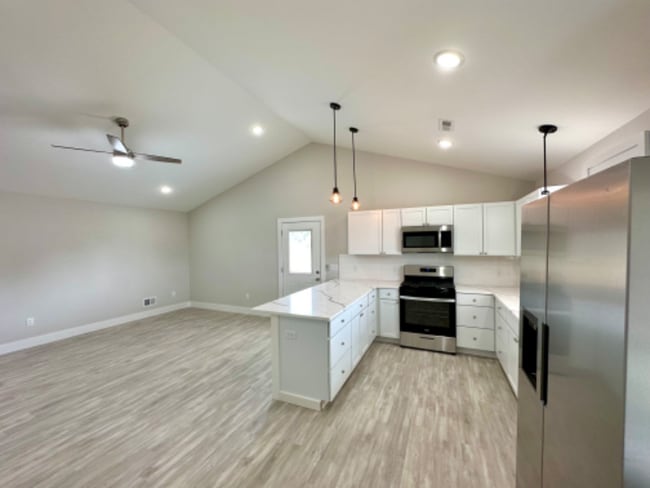 1962 W Cadmus Rd in Adrian, MI - Building Photo - Building Photo