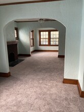 3821 Wayne Ave, Unit 4 in Dayton, OH - Foto de edificio - Building Photo